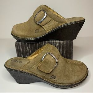 BORN Slip on Clogs Size 8/39 Women’s shoes